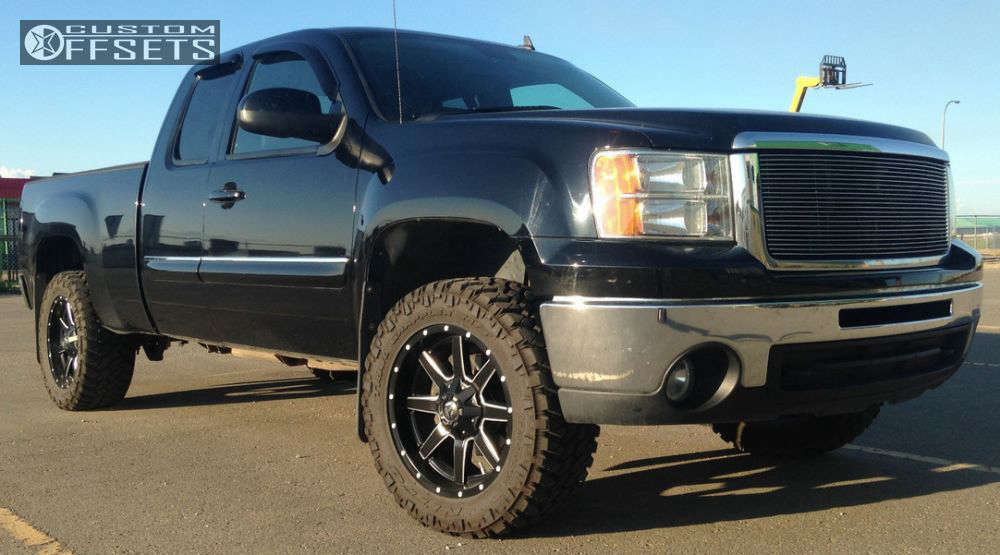 2009 GMC Sierra 1500 with 20x9 14 Fuel Maverick and 33/12.5R20 Nitto