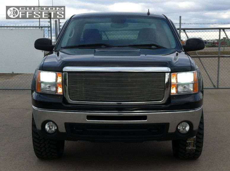 2009 GMC Sierra 1500 with 20x9 14 Fuel Maverick and 33/12.5R20 Nitto
