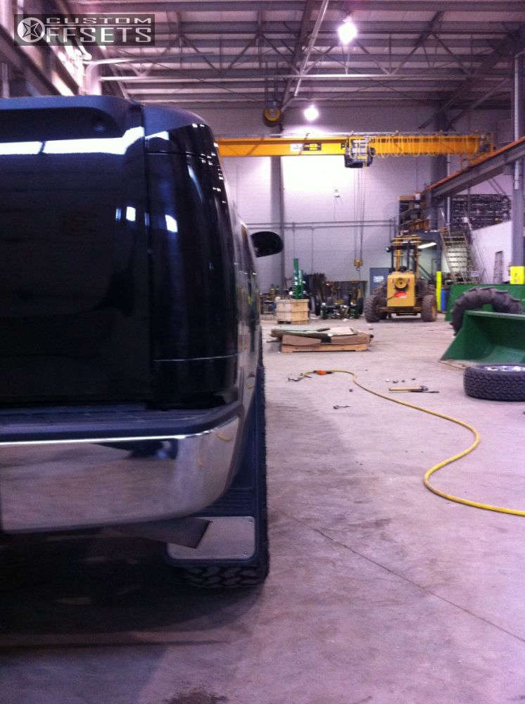 2009 GMC Sierra 1500 with 20x9 14 Fuel Maverick and 33/12.5R20 Nitto