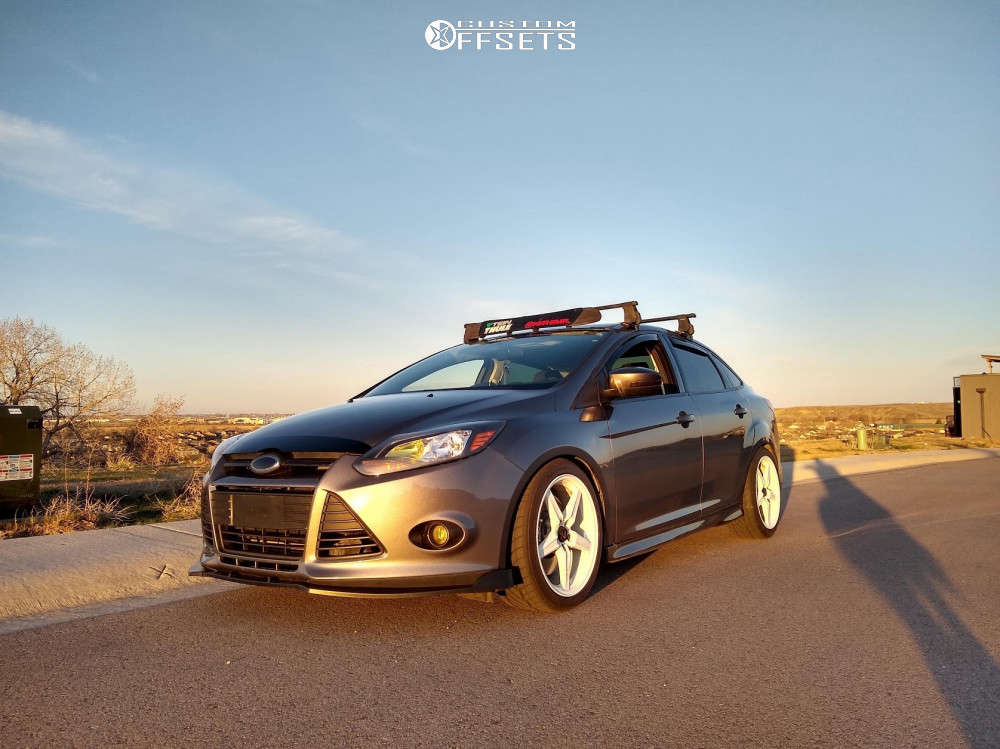 1015783-1-2014-focus-ford-se-
