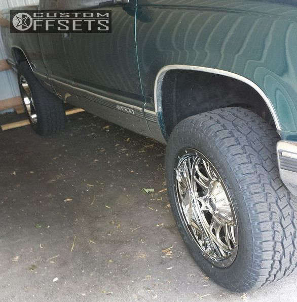 1997 Chevrolet K1500 with 20x10 24 Fuel Throttle and 32/10.5R20 Toyo Tires Open Country A/T III