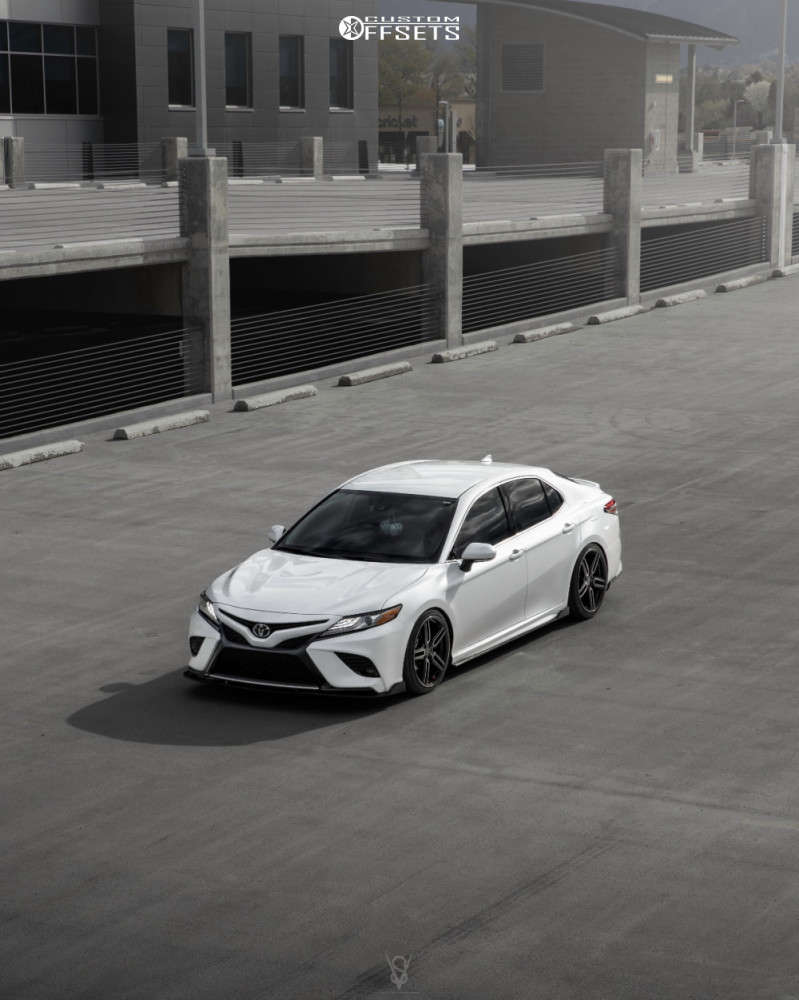 2019 Toyota Camry with 20x9 38 Vossen Hf1 and 245/30R20 Toyo Tires ...
