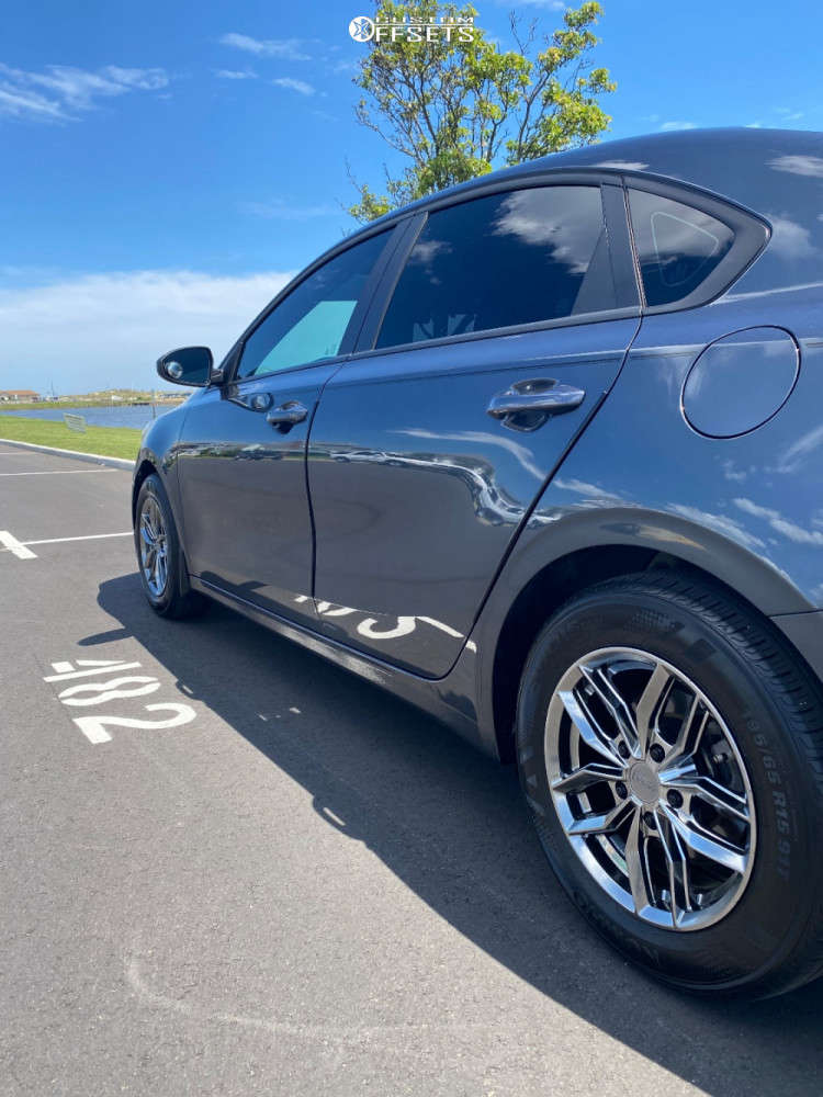 2019 Kia Forte with 15x6.5 38 Primax 776 and 195/65R15 Kumho Solus Ta31