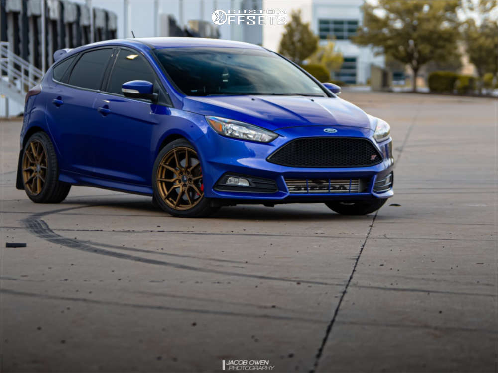 1042984-1-2015-focus-ford-st-