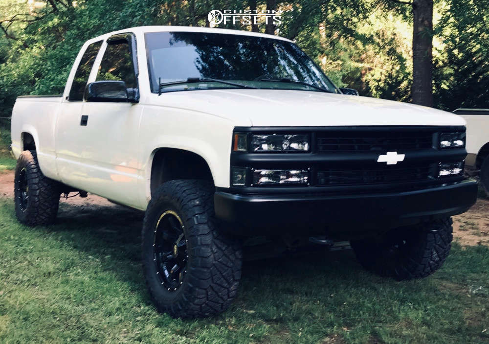 1999 Chevrolet K1500 with 17x9 -12 Moto Metal Mo970 and 33/12.5R17 ...