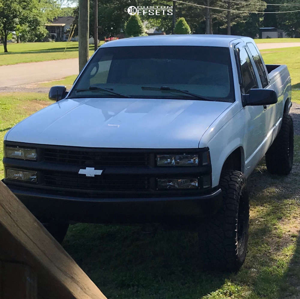 1999 Chevrolet K1500 with 17x9 -12 Moto Metal Mo970 and 33/12.5R17 ...
