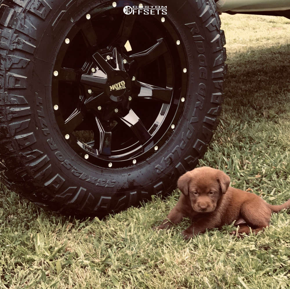 1999 Chevrolet K1500 with 17x9 -12 Moto Metal Mo970 and 33/12.5R17 ...