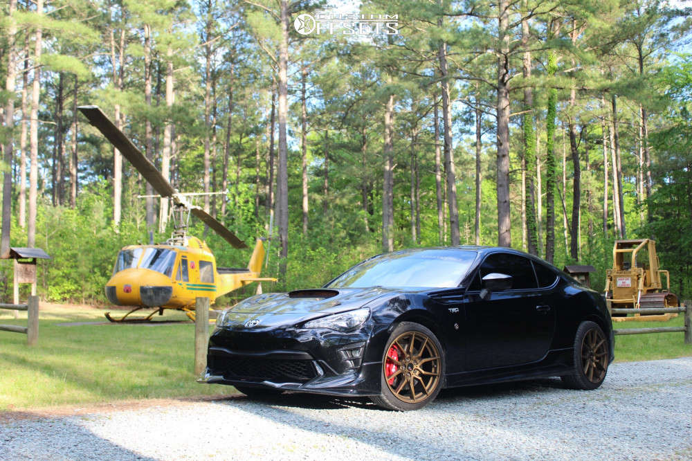 2019 Toyota 86 with 18x8.5 35 Option Lab R716 and 225/35R18