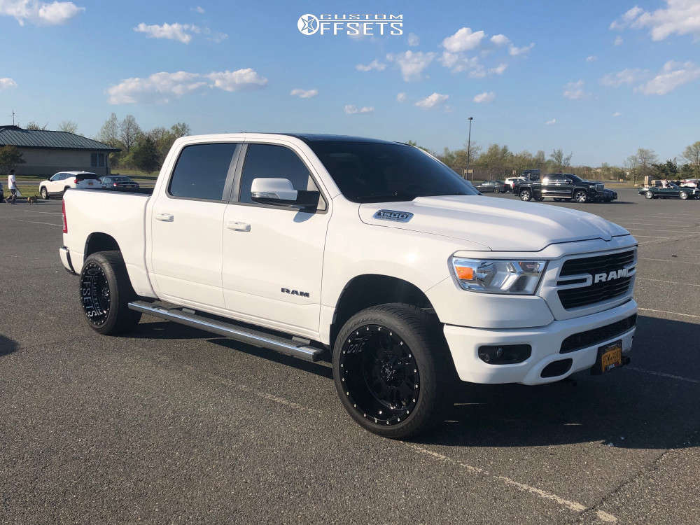 2019 Ram 1500 with 22x12 -44 RBP Blade and 305/45R22 Atturo Az800 and ...
