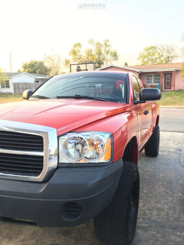 2006 Dodge Dakota with 17x9 1 Fuel Hostage D531 and 285/70R17 Nitto