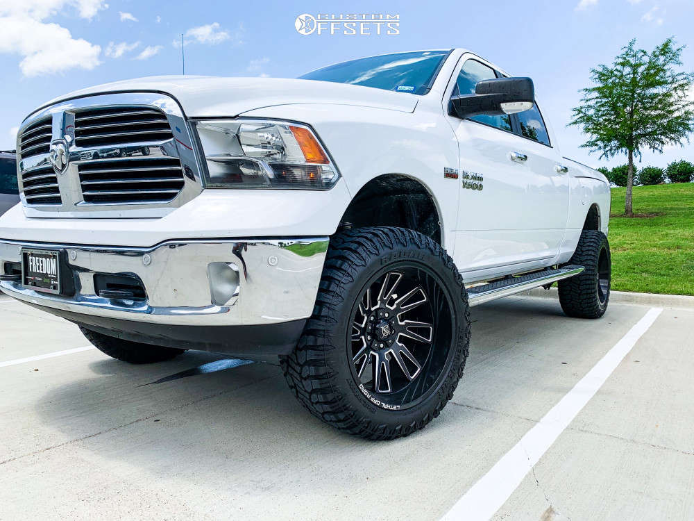 2015 Ram 1500 with 22x12 -44 Lethal Offroad Lt09 and 35/12.5R22
