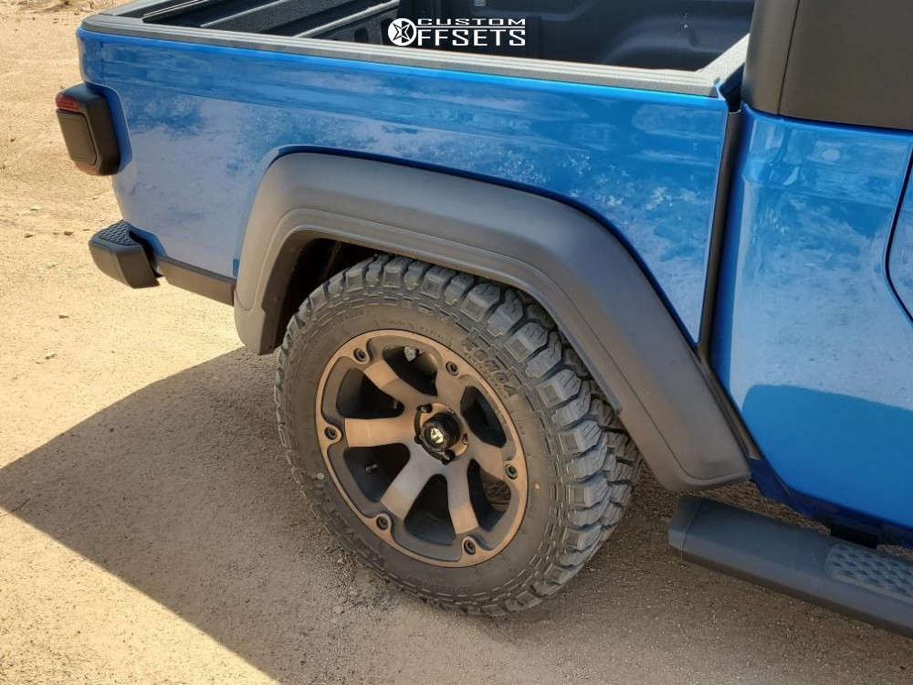 2020 Jeep Gladiator with 20x10 18 Fuel Beast and 33/12.5R20 Kenda
