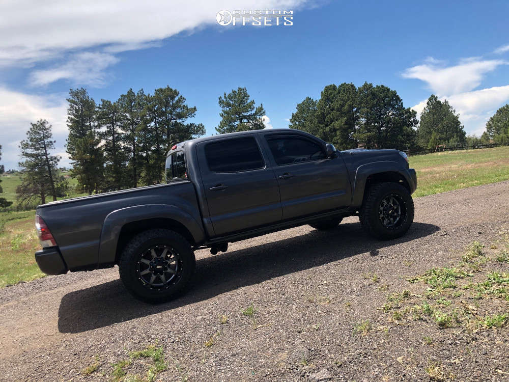 2011 Toyota with 18x10 24 Moto Metal Mo970 and 275/65R18