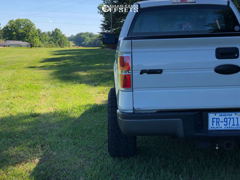 2012 Ford F150 with 18x10 24 Moto Metal Mo970 and 33/12.5R18 Toyo