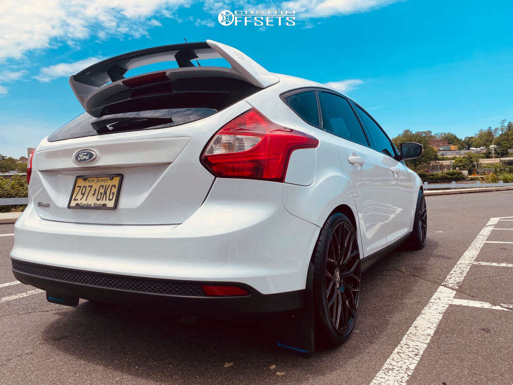 2014 Ford Focus with 19x8.5 35 Touren Tr76 and 235/35R19 Pirelli Pzero ...