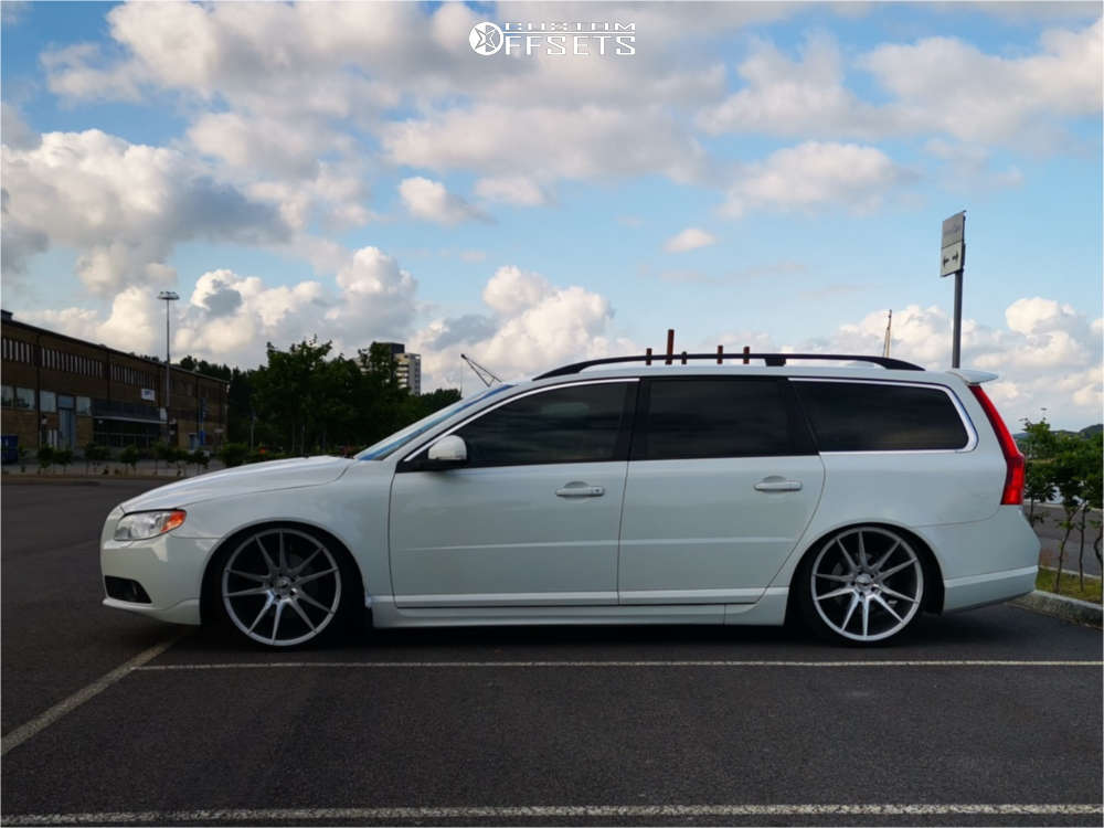 1106783-1-2012-xc70-volvo-32-