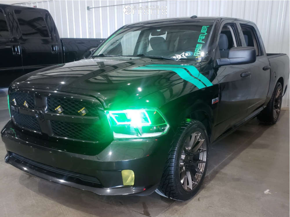 2016 Ram 1500 with 22x9.5 18 OE Performance 161 and 285/45R22 Toyo ...