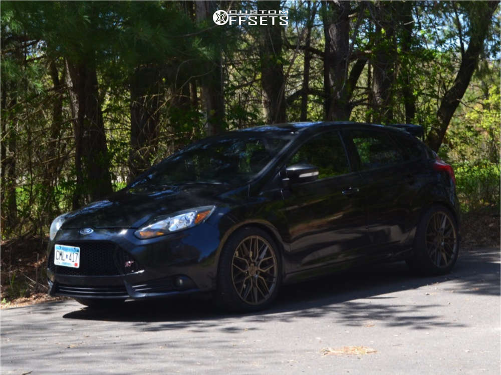 2014 Ford Focus with 19x9 45 Niche Gamma and 255/35R19 Pirelli P-zero ...