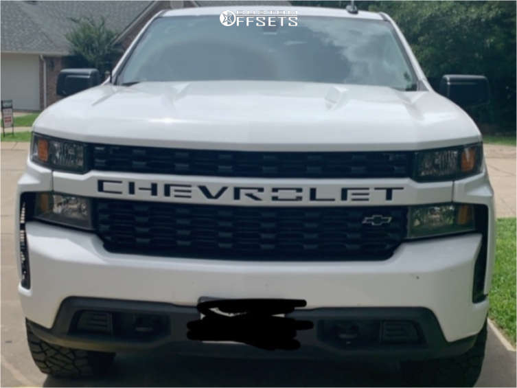 2020 Chevrolet Silverado 1500 with 20x9 20 Fuel Kicker and 33/12.5R20