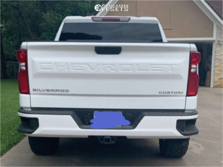 2020 Chevrolet Silverado 1500 with 20x9 20 Fuel Kicker and 33/12.5R20