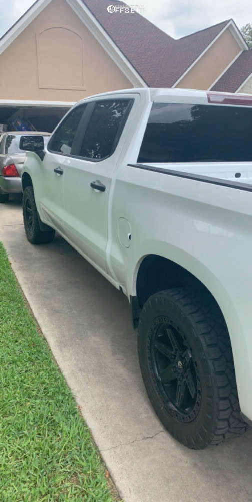 2020 Chevrolet Silverado 1500 with 20x9 20 Fuel Kicker and 33/12.5R20