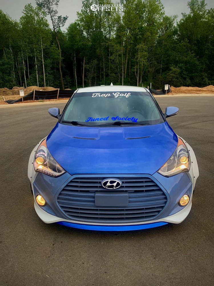 2013 Hyundai Veloster with 18x9.5 25 F1R F105 and 255/35R18 Federal 595 RSR and Air Suspension