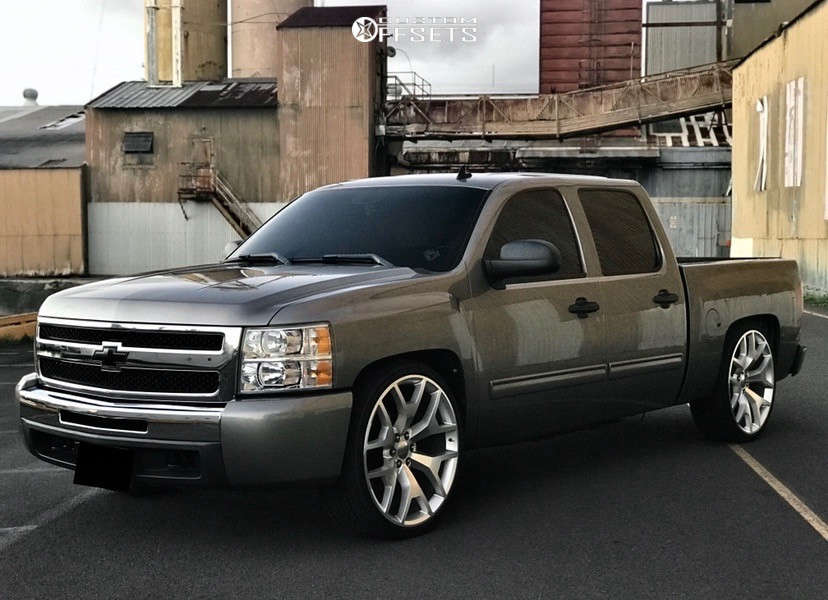 2009 Chevrolet Silverado 1500 with 24x10 31 OE Performance