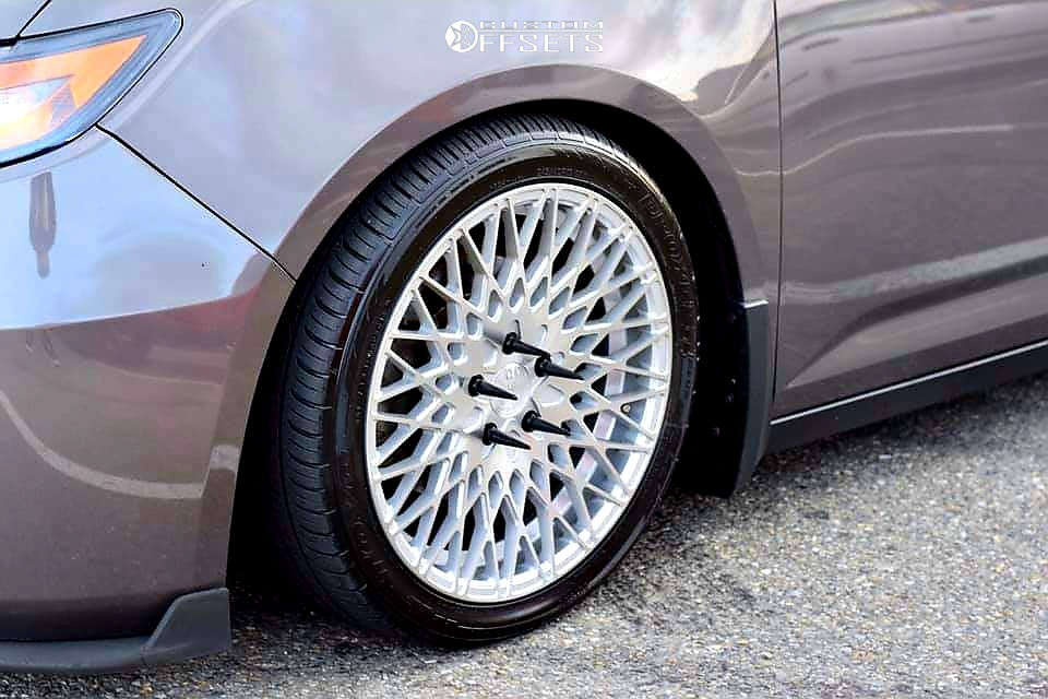 2012 Honda Odyssey with 19x8.5 35 Avant Garde M540 and 245/40R19 Toyo ...