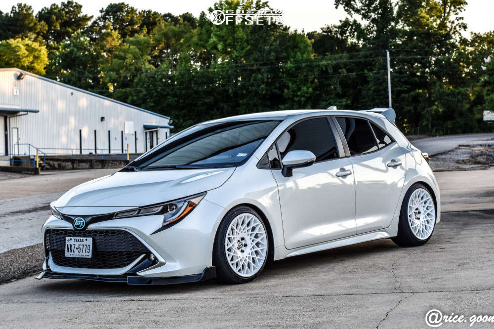 2020 Toyota Corolla with 18x9.5 35 Art In Motion Ma1 and 225/40R18