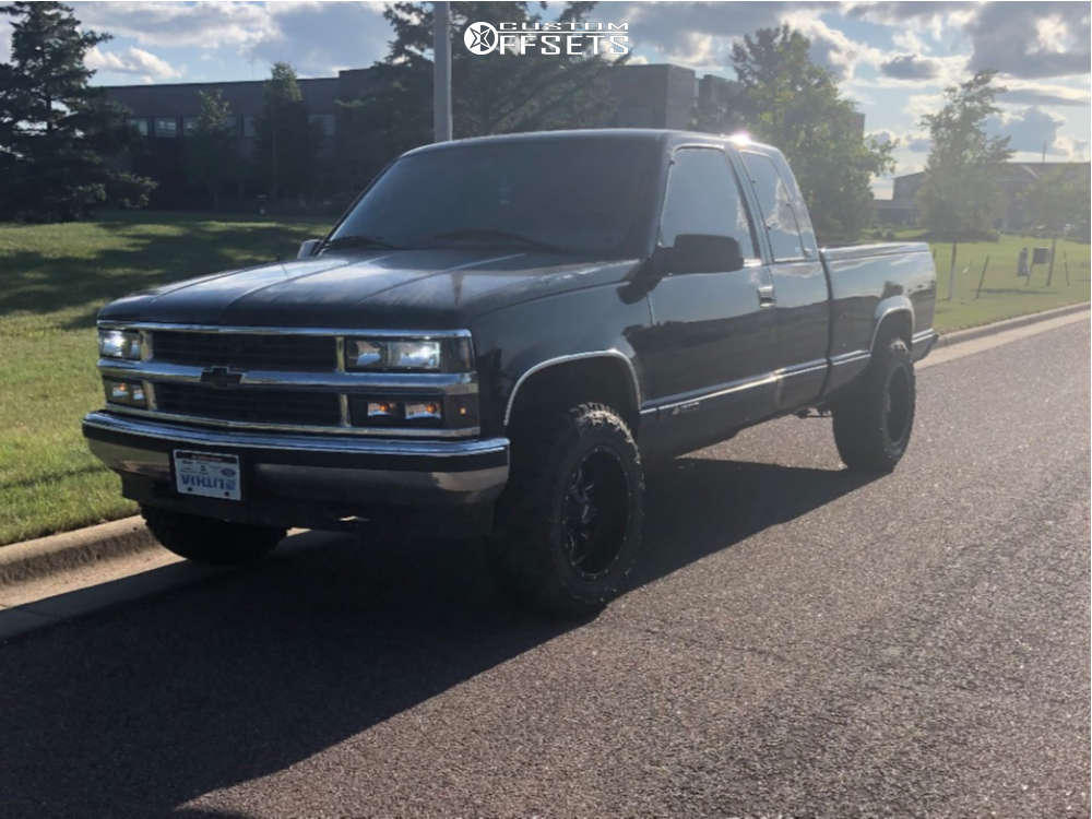 1996 Chevrolet K1500 with 18x10 24 Moto Metal MO970 and 33/12.5R18