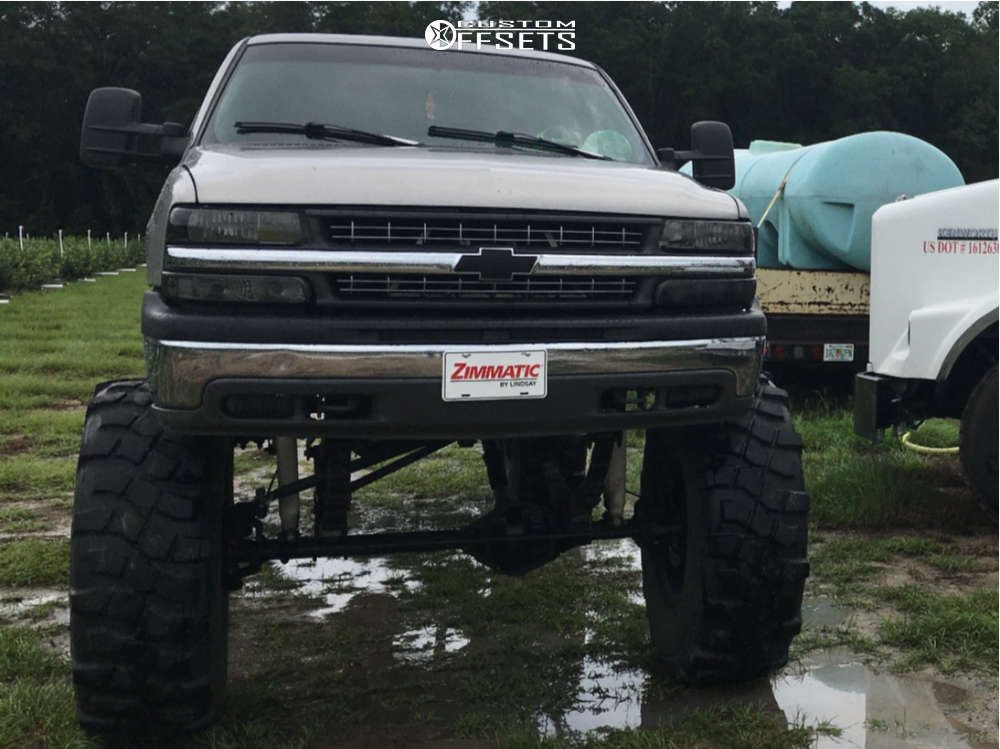 2001 Chevrolet Silverado 1500 with 20x12 44 Helo He901 and 54/18.5R20