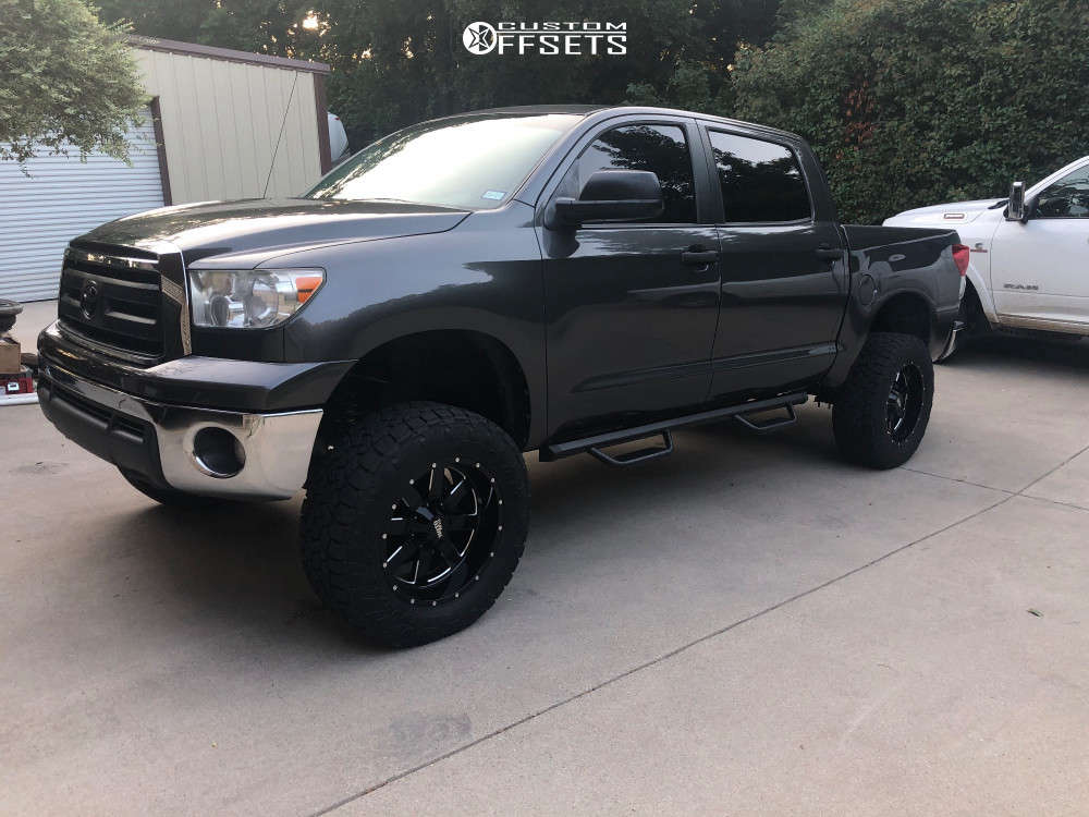2011 Toyota Tundra with 20x12 -50.3499 Moto Metal Mo962 and