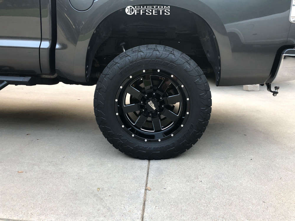 2011 Toyota Tundra with 20x12 -50.3499 Moto Metal Mo962 and