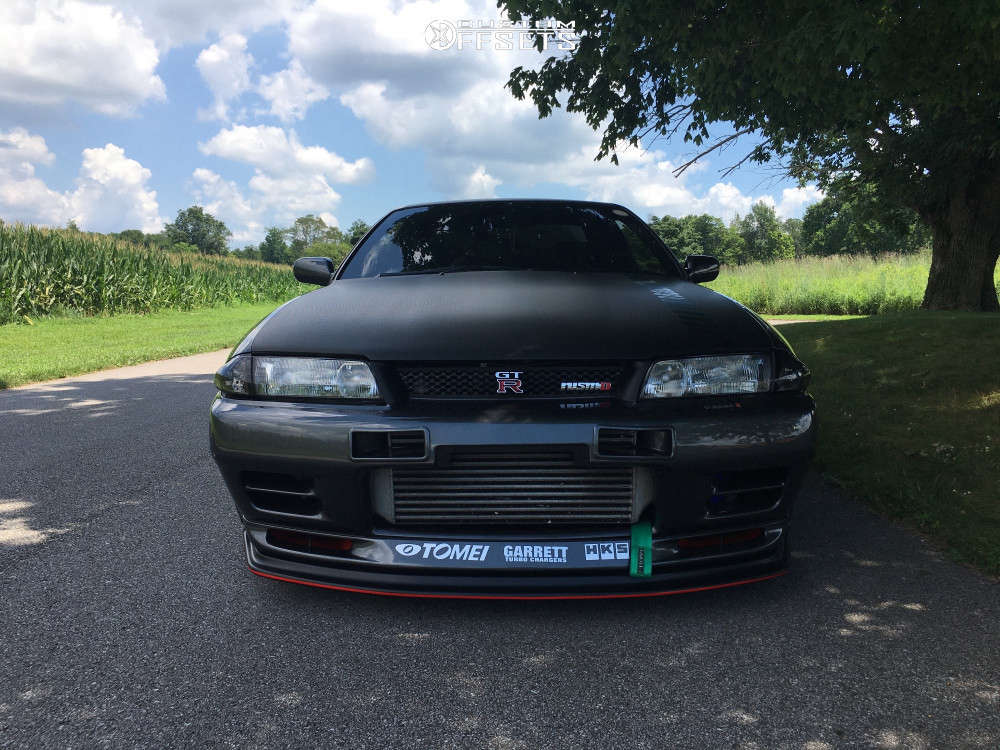 1989 Nissan Skyline R32 with 15x9.5 22 Rays Engineering Te37 and 265 ...