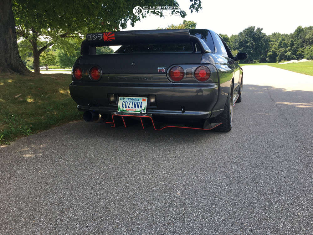 1989 Nissan Skyline R32 with 15x9.5 22 Rays Engineering Te37 and 265 ...