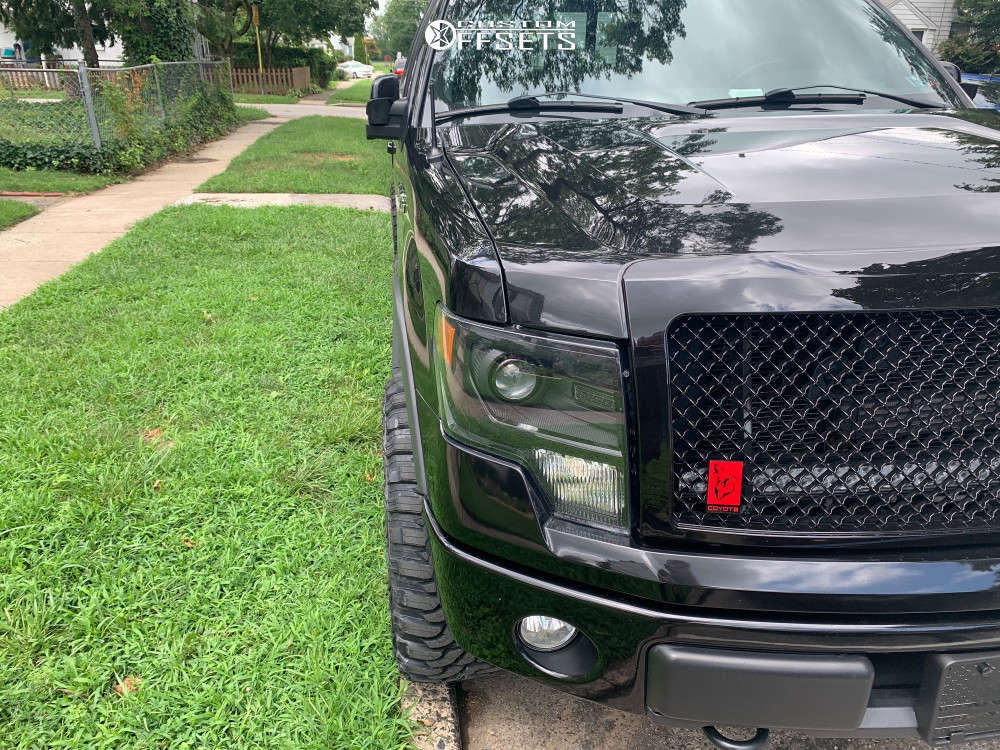 2013 Ford F150 with 20x9 1 Fuel Blitz and 33/12.5R20 Federal Xplora Mt and Leveling Kit
