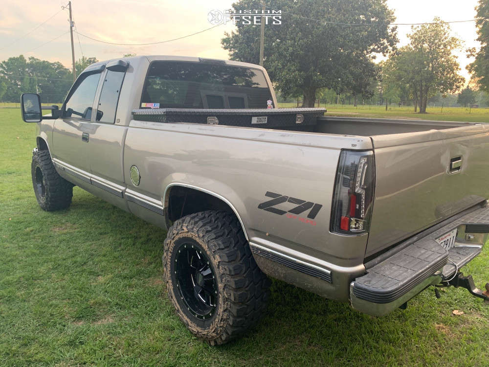1998 Chevrolet K1500 with 17x10 -24 Moto Metal Mo962 and 33/12.5