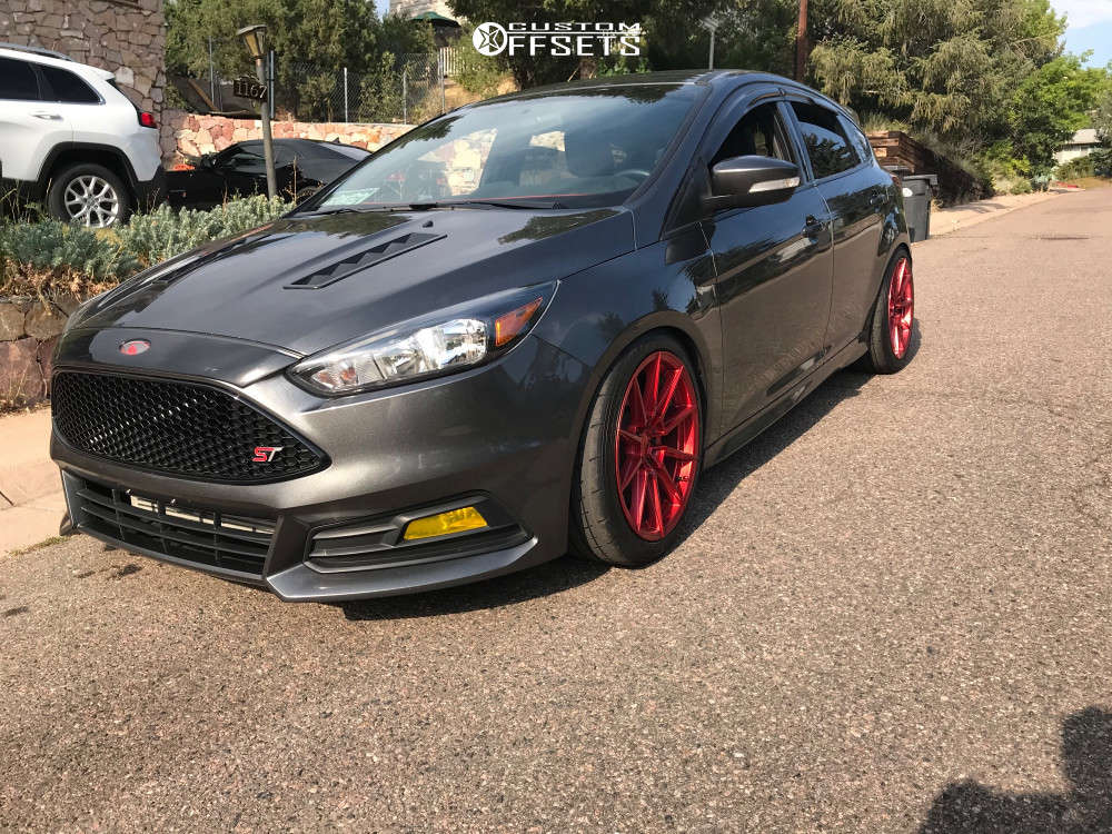 1238214-1-2017-focus-ford-st-