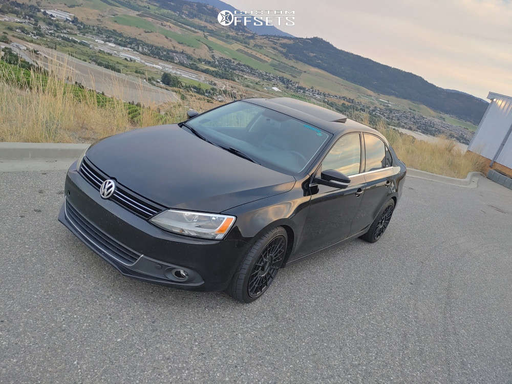2013 Volkswagen Jetta with 18x8.5 40 Rotiform Las-r and 225