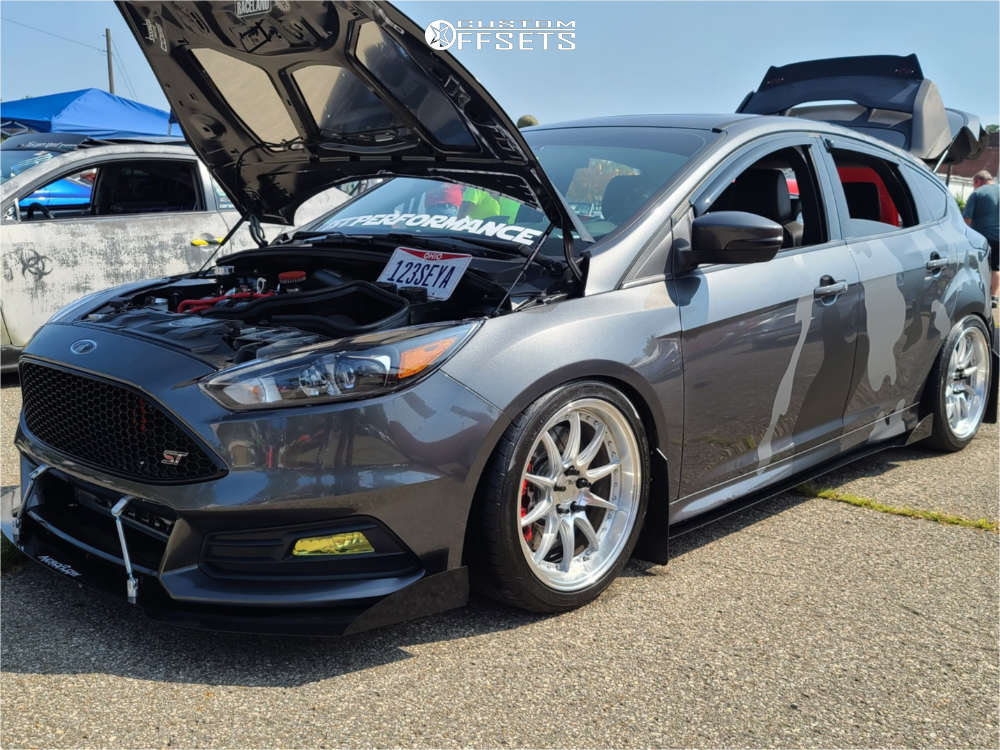 2017 Ford Focus with 18x8.5 35 Aodhan Ds07 and 235/40R18 Nexen