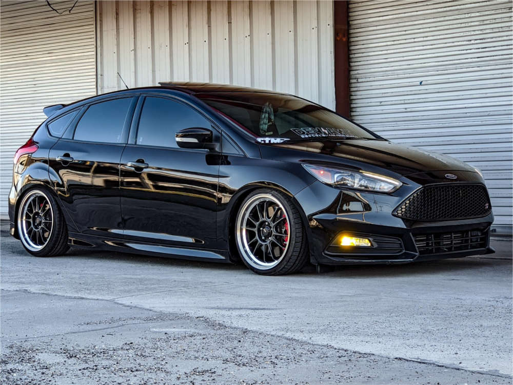 1270234-1-2017-focus-ford-st-