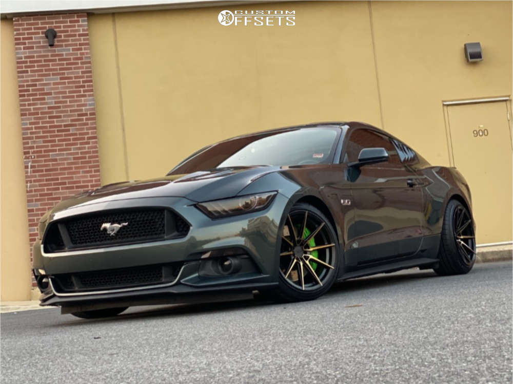 1289844-1-2015-mustang-ford-gt