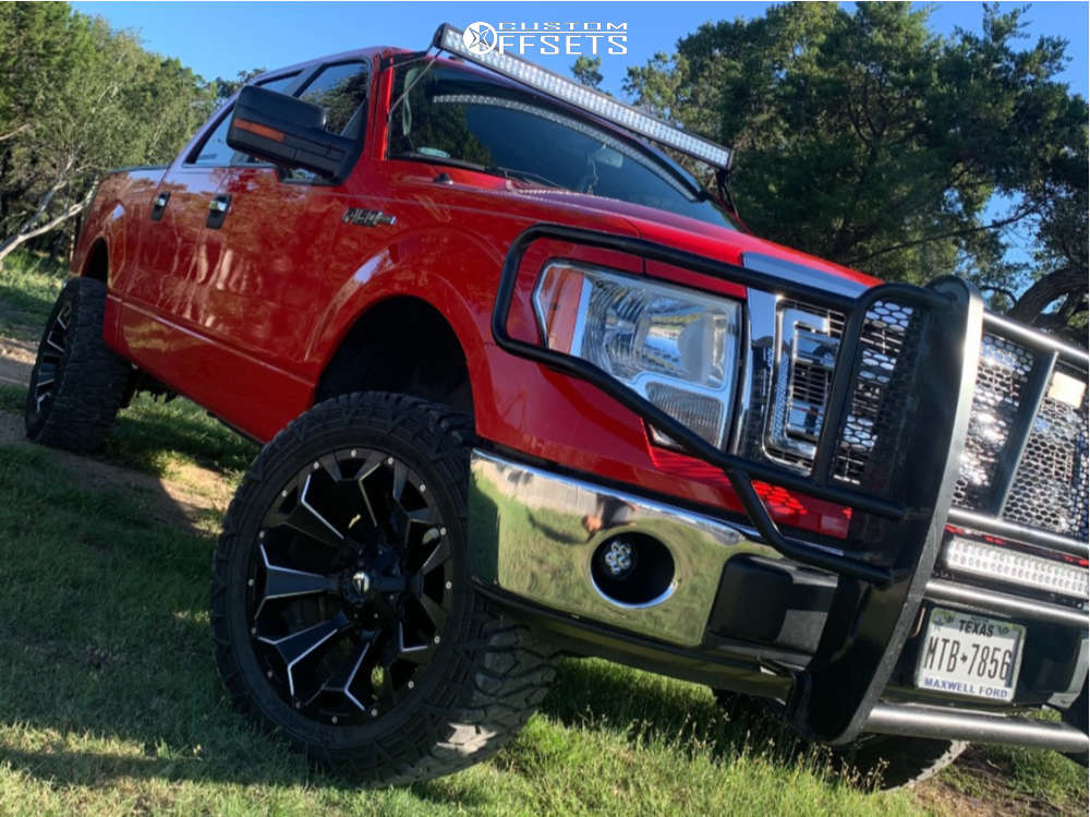 2013 Ford F150 with 22x12 44 Fuel Assault and 35/12.5R22 Pioneer