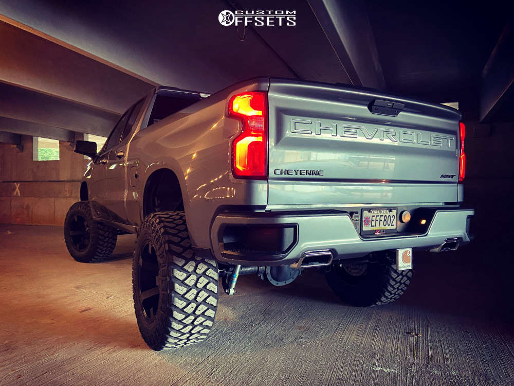 2019 Chevrolet Silverado 1500 with 20x10 -24 XD Rockstar Ii and 37/13 ...