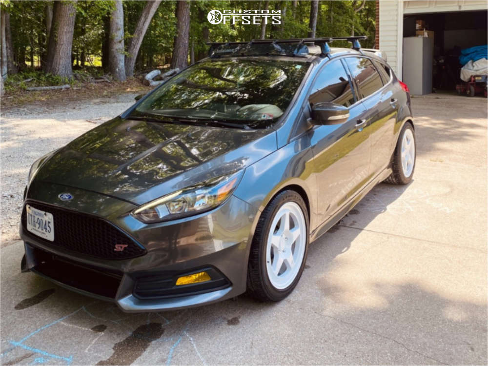 2018 Ford Focus with 18x8.5 45 Motegi Mr137 and 255/40R18 Goodyear