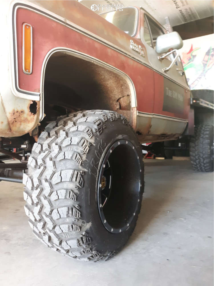1979 GMC K1500 with 18x14 76 Moto Metal Mo962 and 33/13.5R18 Super
