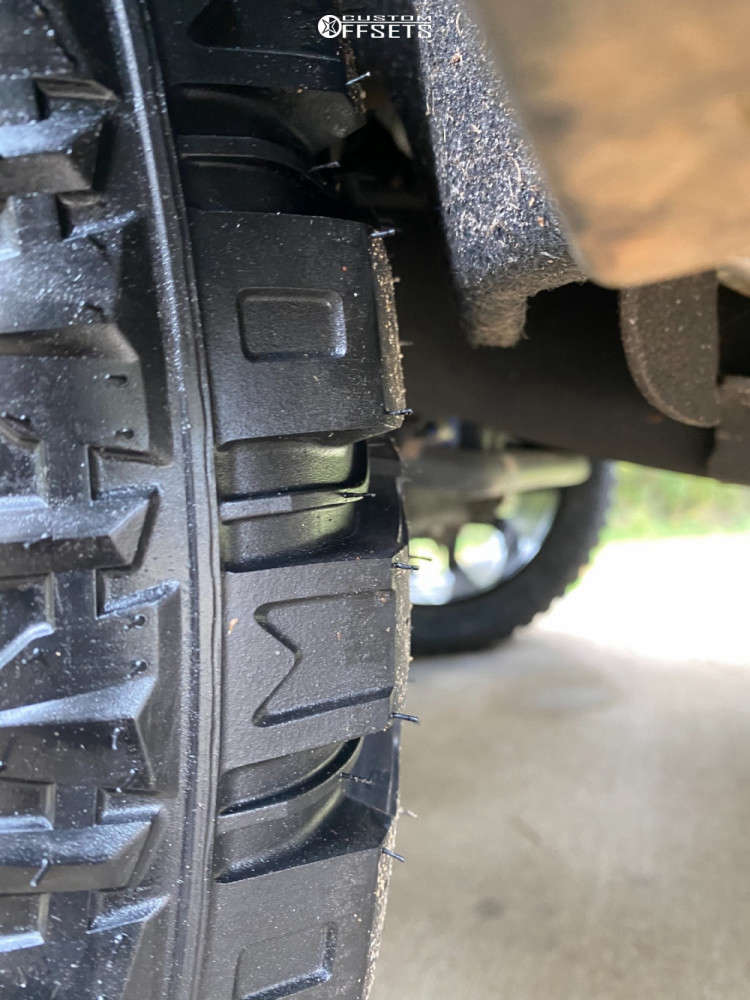 2017 Chevrolet Silverado 1500 with 22x9 31 Strada Replicas Gm Snowflake ...