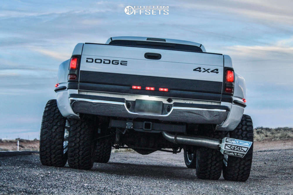 1999 Dodge Ram 3500 with 22x8.5 225 DDC The Ten and 35/12.5R22