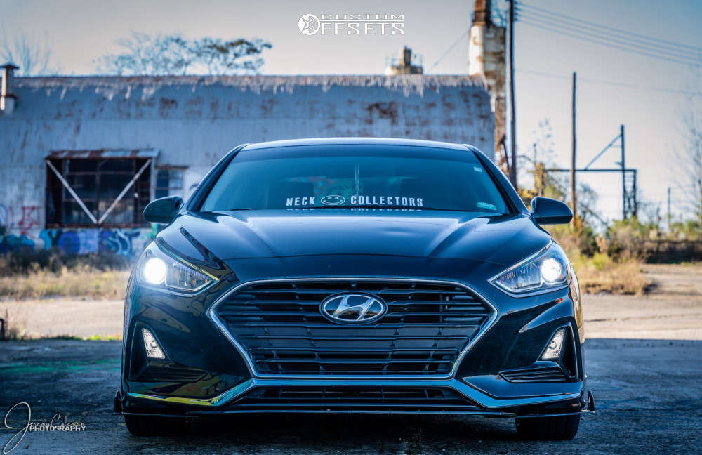 2019 Hyundai Sonata with 18x8.5 38 F1R F29 and 225/40R18 Hankook Ventus