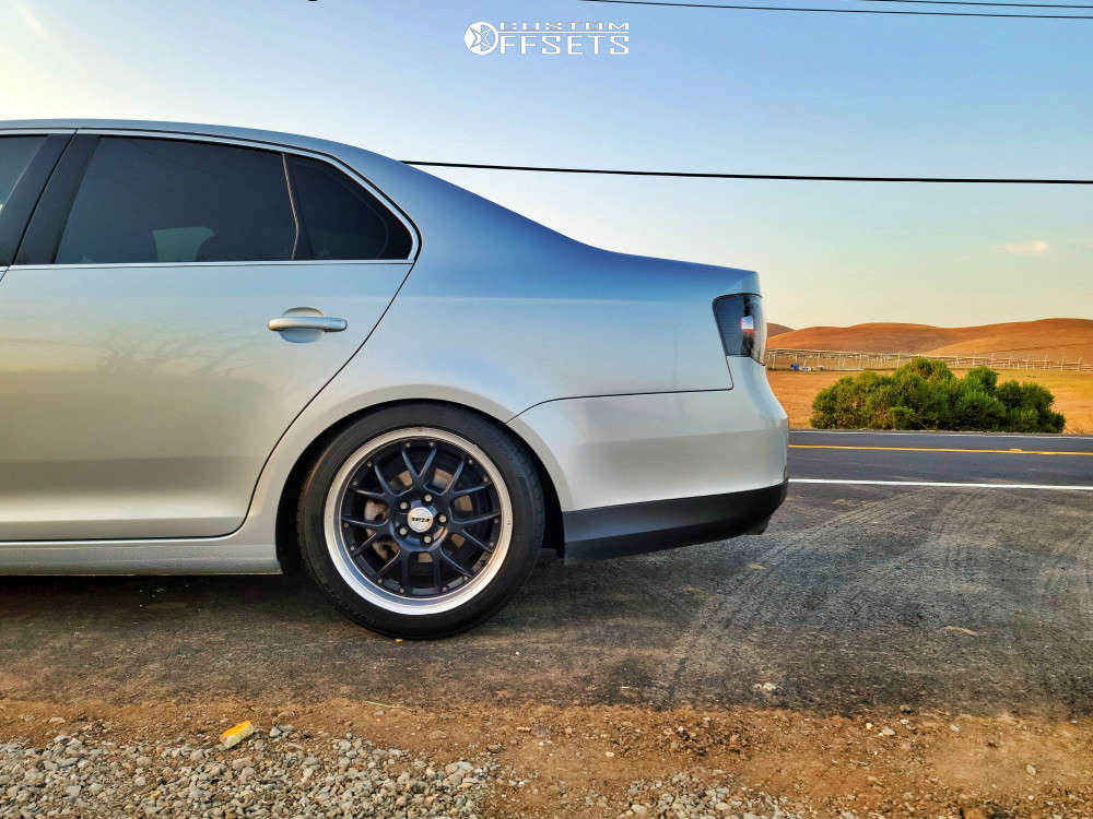 2006 Volkswagen Jetta with 17x8 40 Rial Nogaro and 225/45R17